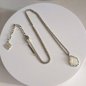 Kendra Scott - Excellent Condition Facetted Moonstone Pendant Necklace